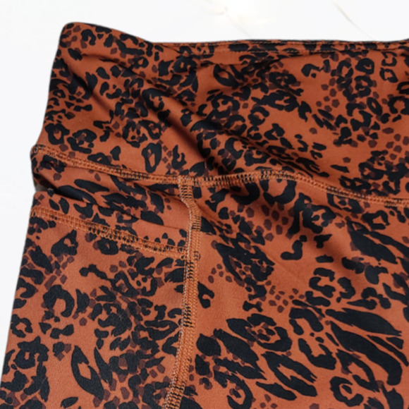Bebe Mocha Animal Print Logo Activewear Capri Fashion Leggings ~ size Large - Picture 3 of 8